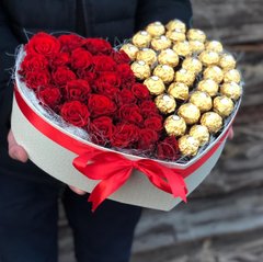 Серце із 25 троянд + Ферреро